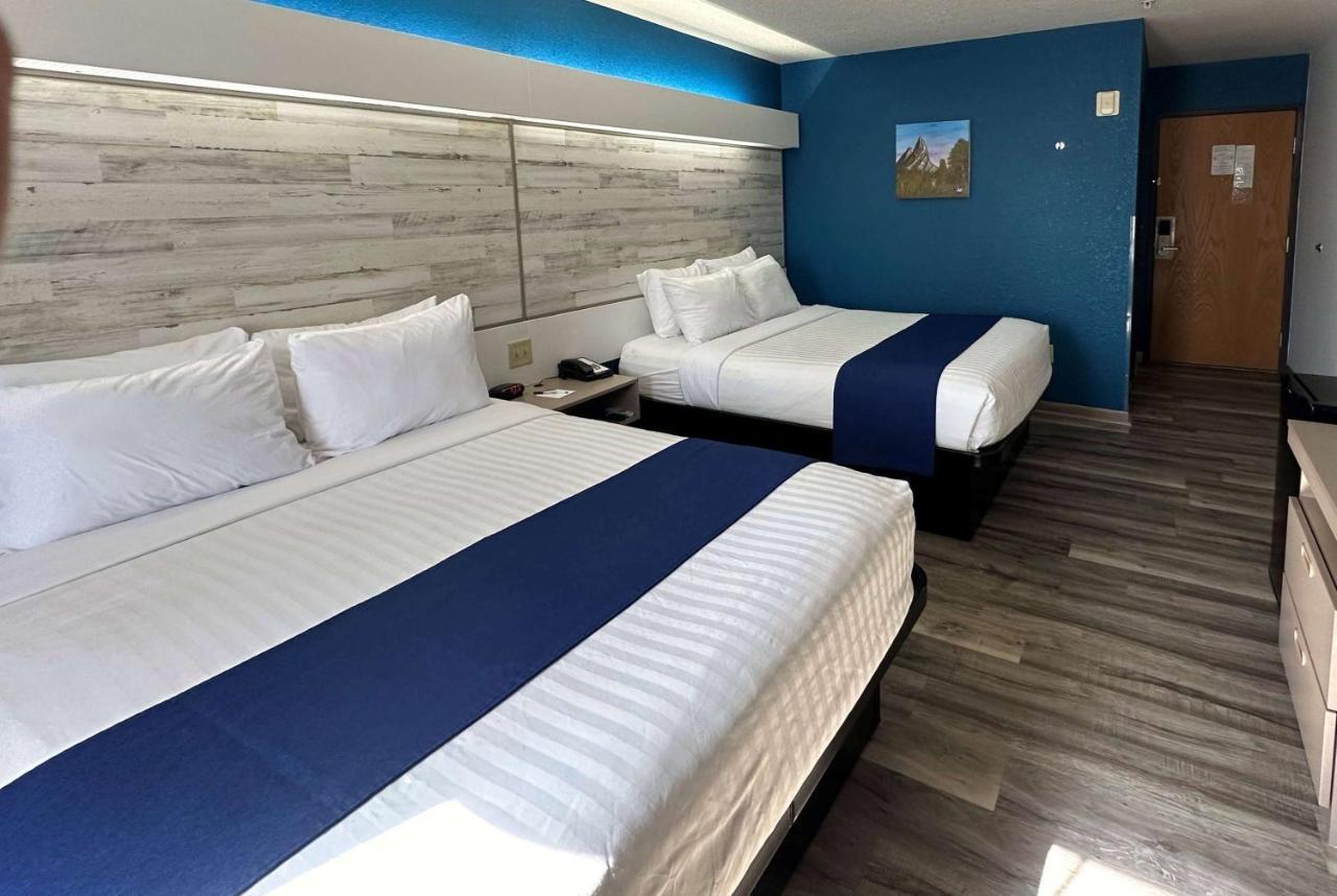 Microtel Inn&suites 2*