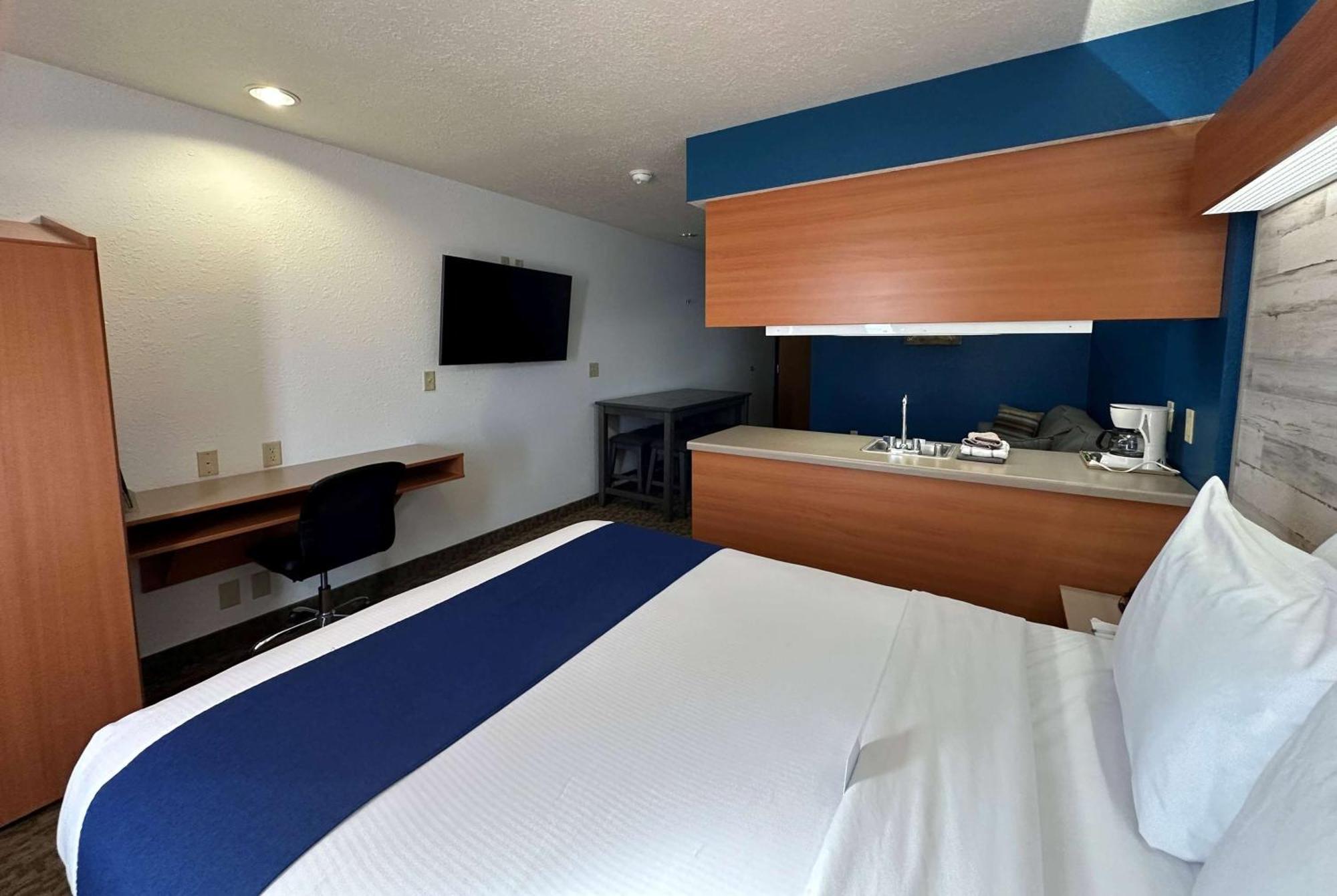 Microtel Inn&suites 2*