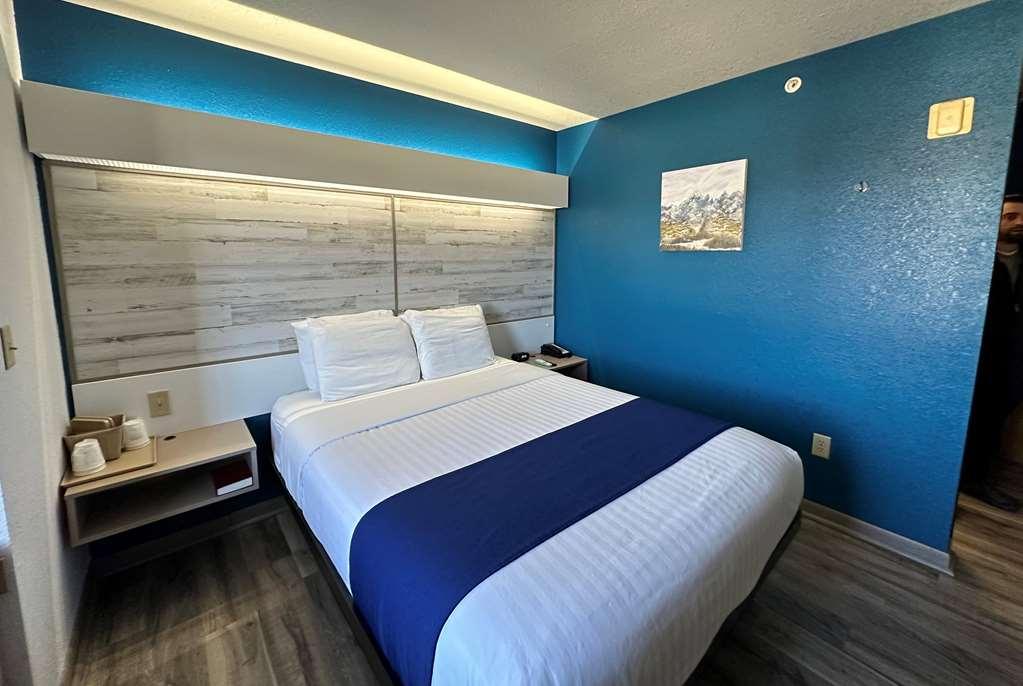 Microtel Inn&suites Hotel 2*