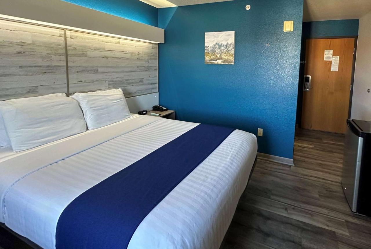 Hotel Microtel &